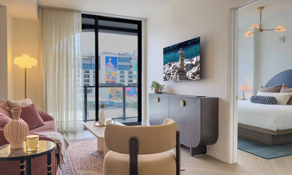 Wynwood Art District Condo | N406 - Stylish 1BR Escape with Pool & Gym in Wynwood