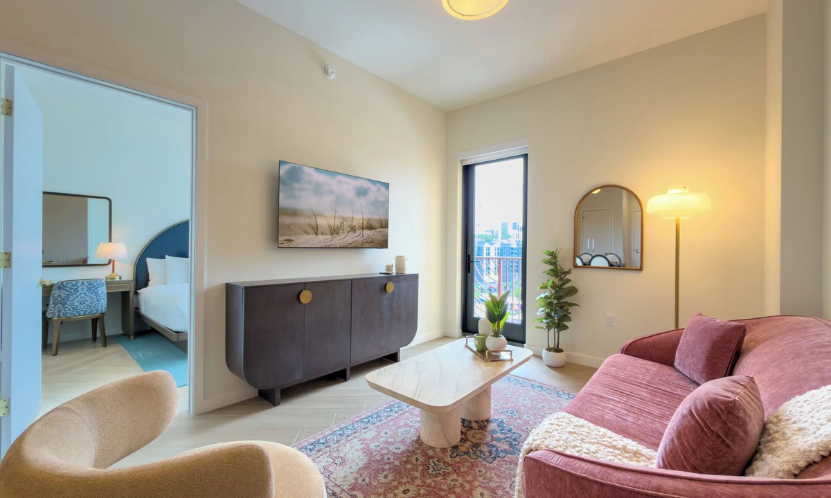 Wynwood Art District Condo | N811 - Artistic 1BR Residence with Pool and Gym in Wynwood