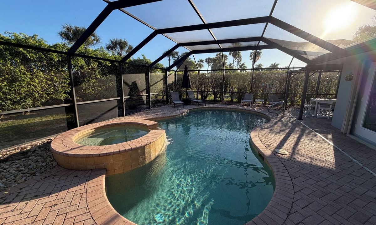 Palm River Estates House | Naples Retreat - 3bdrm/2bath Heated Pool/Hot Tub/Outdoor Kitchen/Great Location