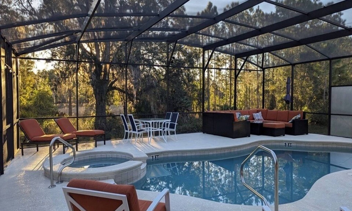 Watersong Villa | Near Disney 6BR Villa | Huge 40ft Screened Pool Deck | No Front & Rear Neighbors