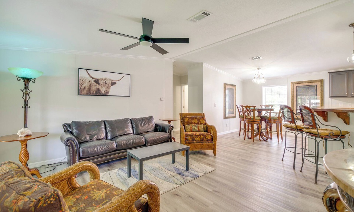 Cocoa House | Near Rocket Launches & Beaches! Cocoa Family Home