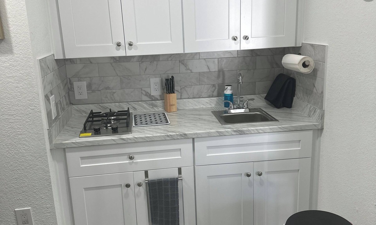Doctor Phillips Apartment | New 1 Bedroom suite with full kitchen, living room and bathroom