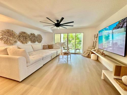 Rock Harbor House | New! 4-Story Villa, Private Rooftop, Pool and Marina in Key Largo
