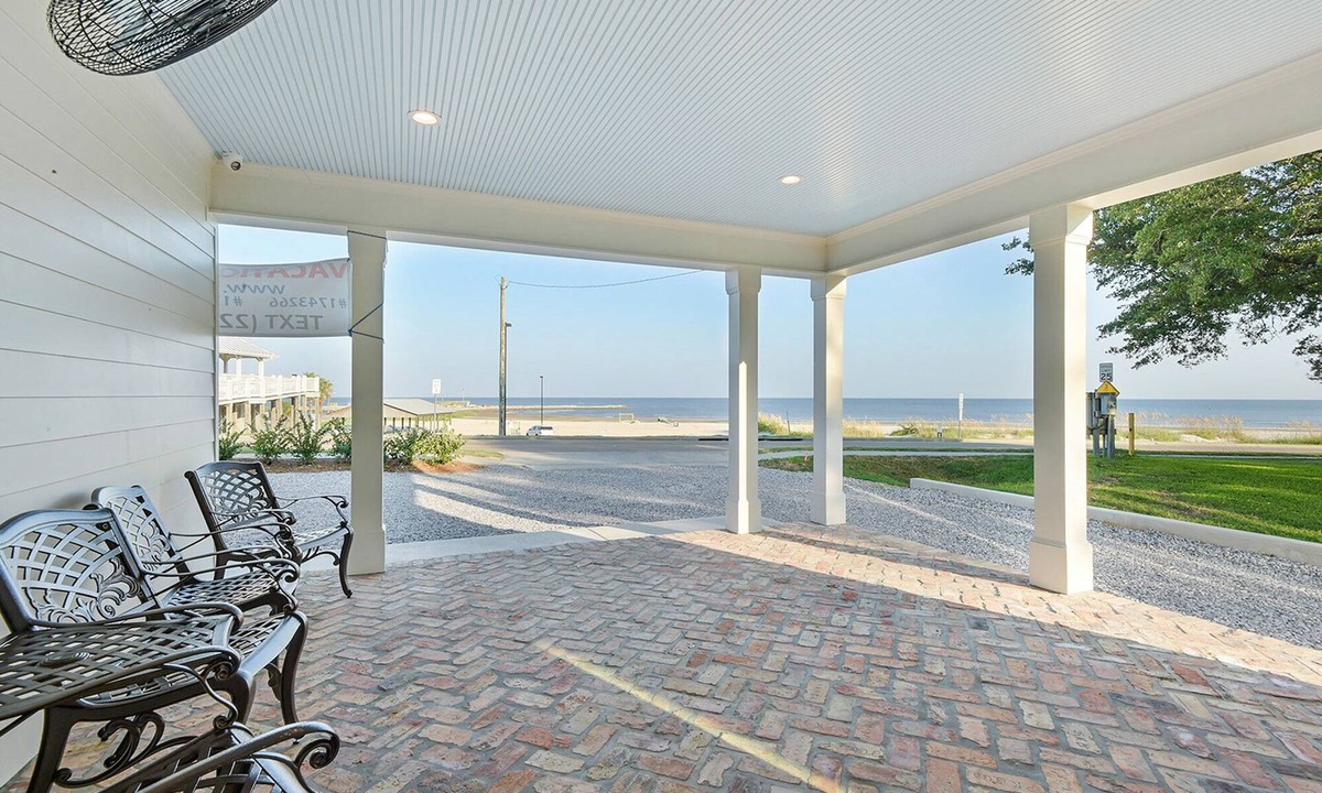 Old Town House | New Beachfront 3 Bed 2 1/2 Bath in downtown Bay St Louis in Prime Location