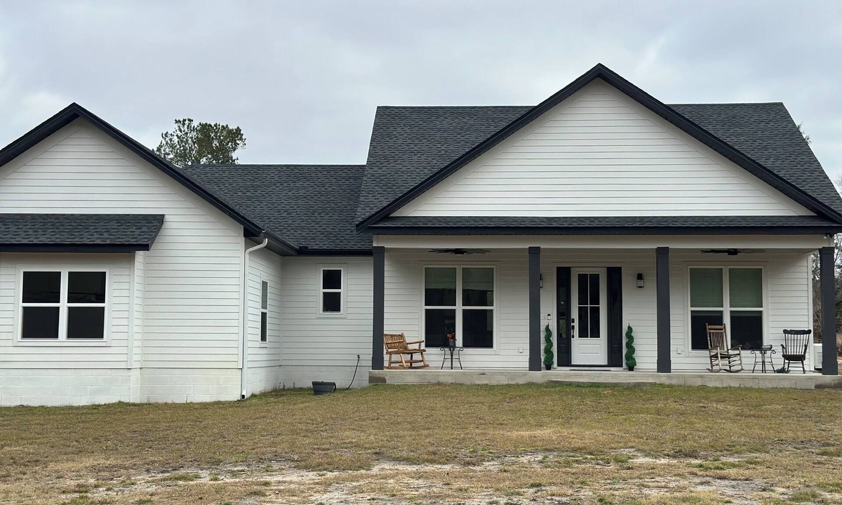 Wellborn House | New Construction 3-bedroom farmhouse in marvelous Wellborn, Florida with AC.