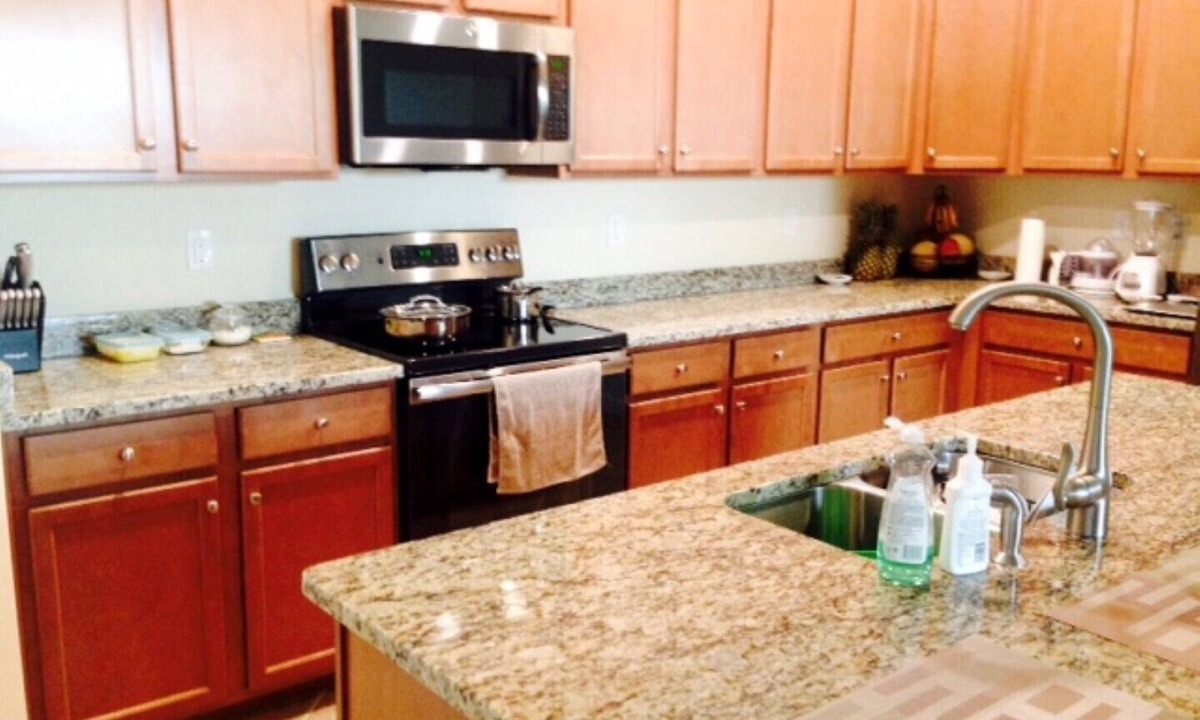 River Hall House | New Home on Golf Course - 3 bdrm - 3 Ba - Club House - Health Club -