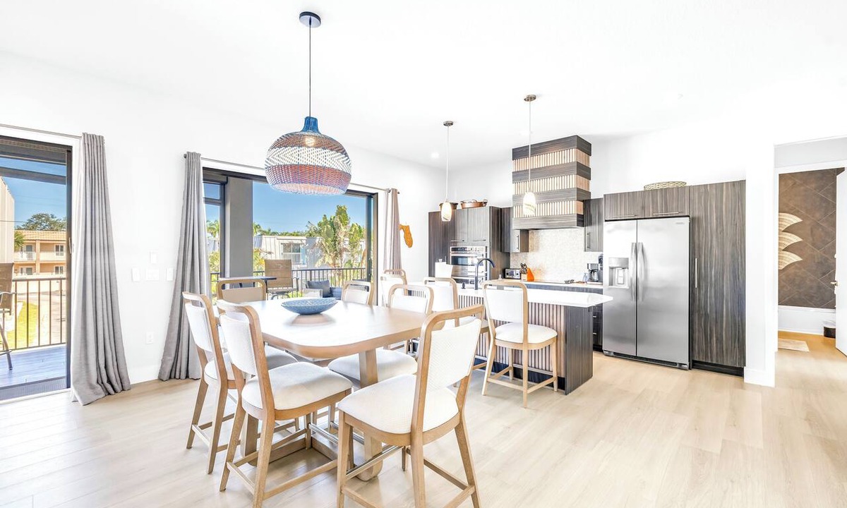Siesta Key Condo | NEW LISTING! Gertrude's | Resort-like home & pool, 500ft to Beach!