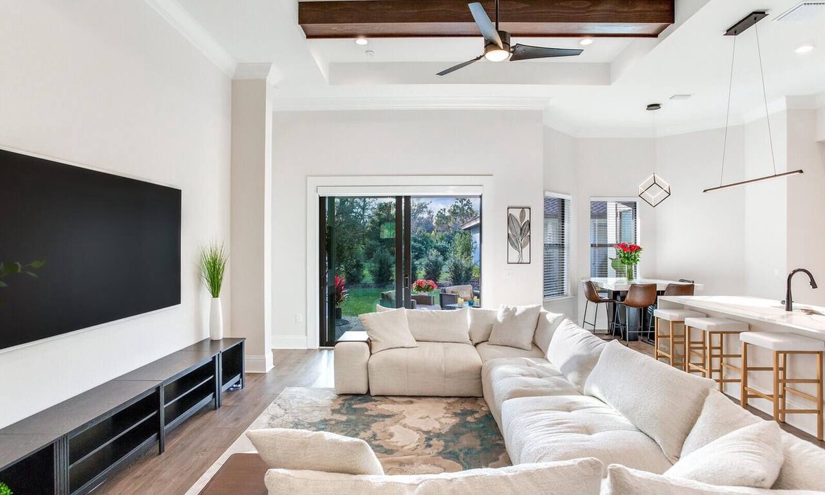 Fish Hawk House | New Modern Luxury Estate with Private Pool/Spa For Large Groups