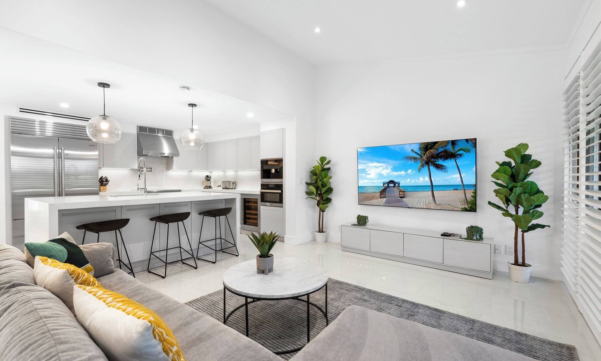 Hunt Club House | New PGA Home on 10th Hole with Private Hot Tub by Guaranteed Rental™