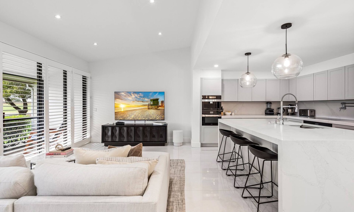 Hunt Club House | New PGA Home on 10th Hole with Private Hot Tub by Guaranteed Rental™
