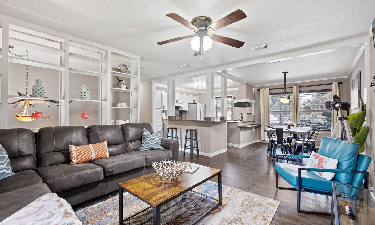 Northeast Pensacola House | *New POOL with Sun Shelf *5 beds * Arcade * Ping Pong * Dog Friendly- Even a Doggy Door! * Astro Turfed Yard * 15 min to Downtown, 25 min to Pensacola Beach * Kids Room with Toys, Crib, and High Chair * Game Room Overlooking