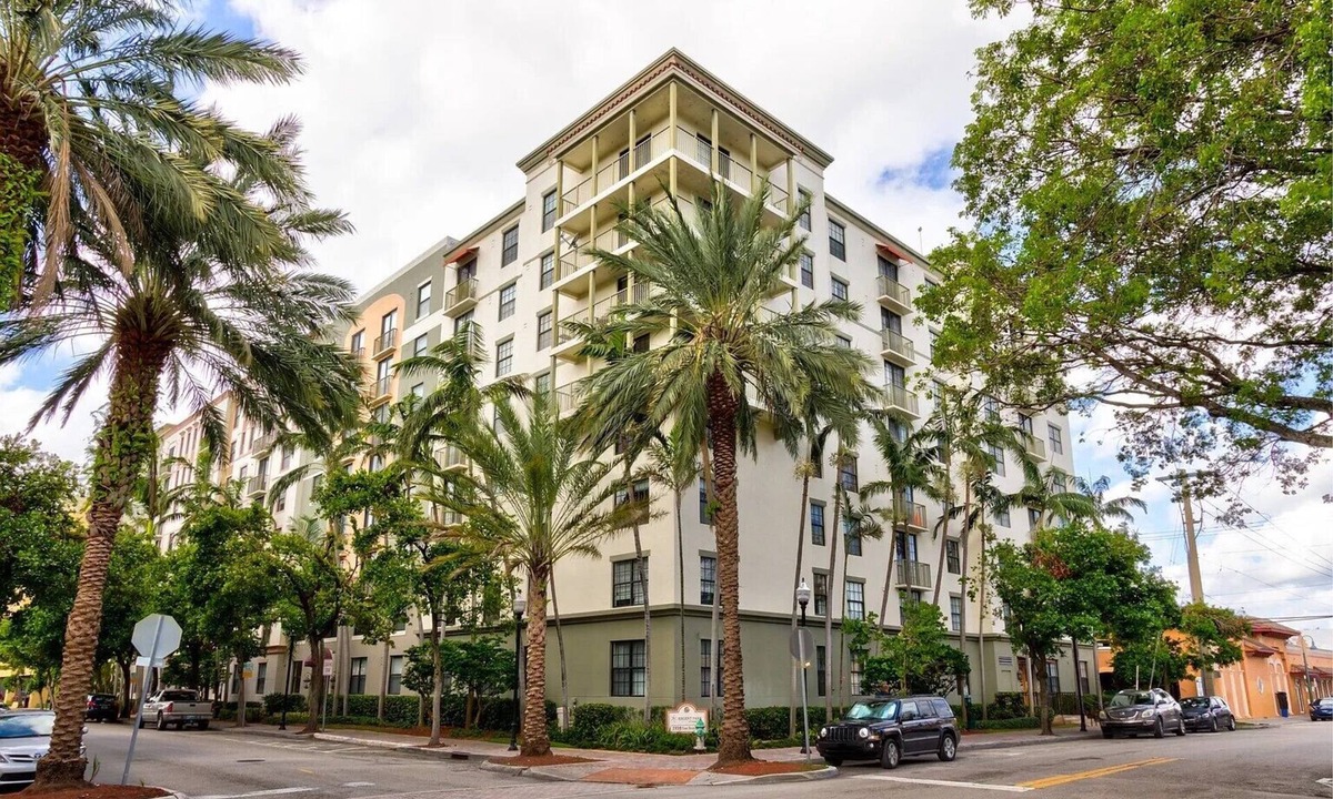 Parkside Condo | New Reno Hollywood,FL-3M Rental-2BDR 2 BTH