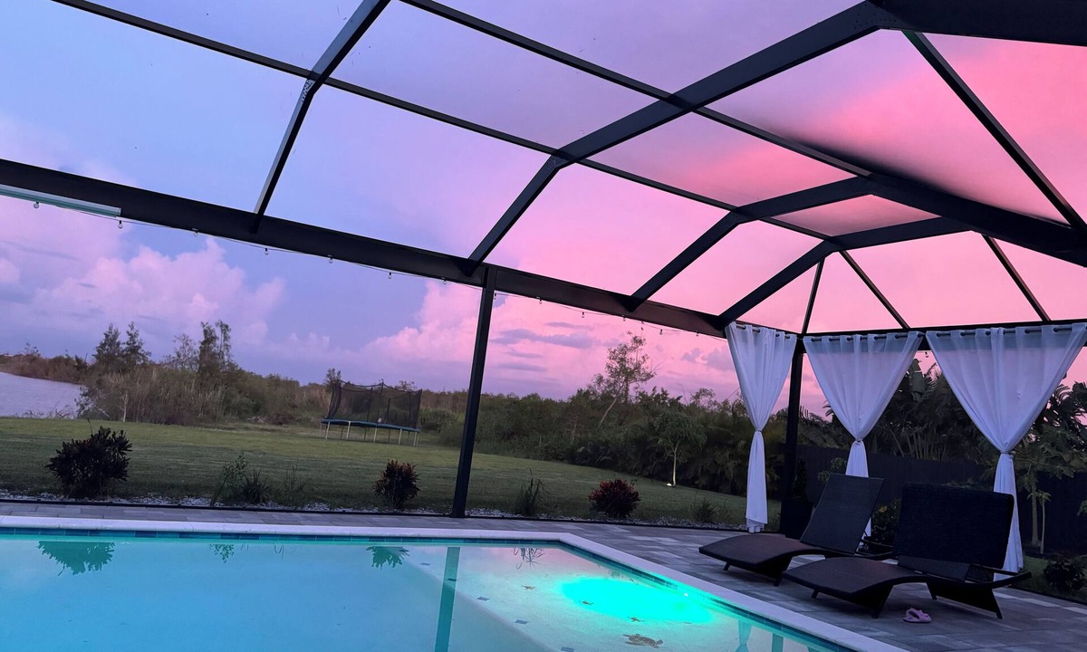 Mariner House | NEW The Spectacular Sunrise Lake View, Beautiful Home with Heater Salt pool.