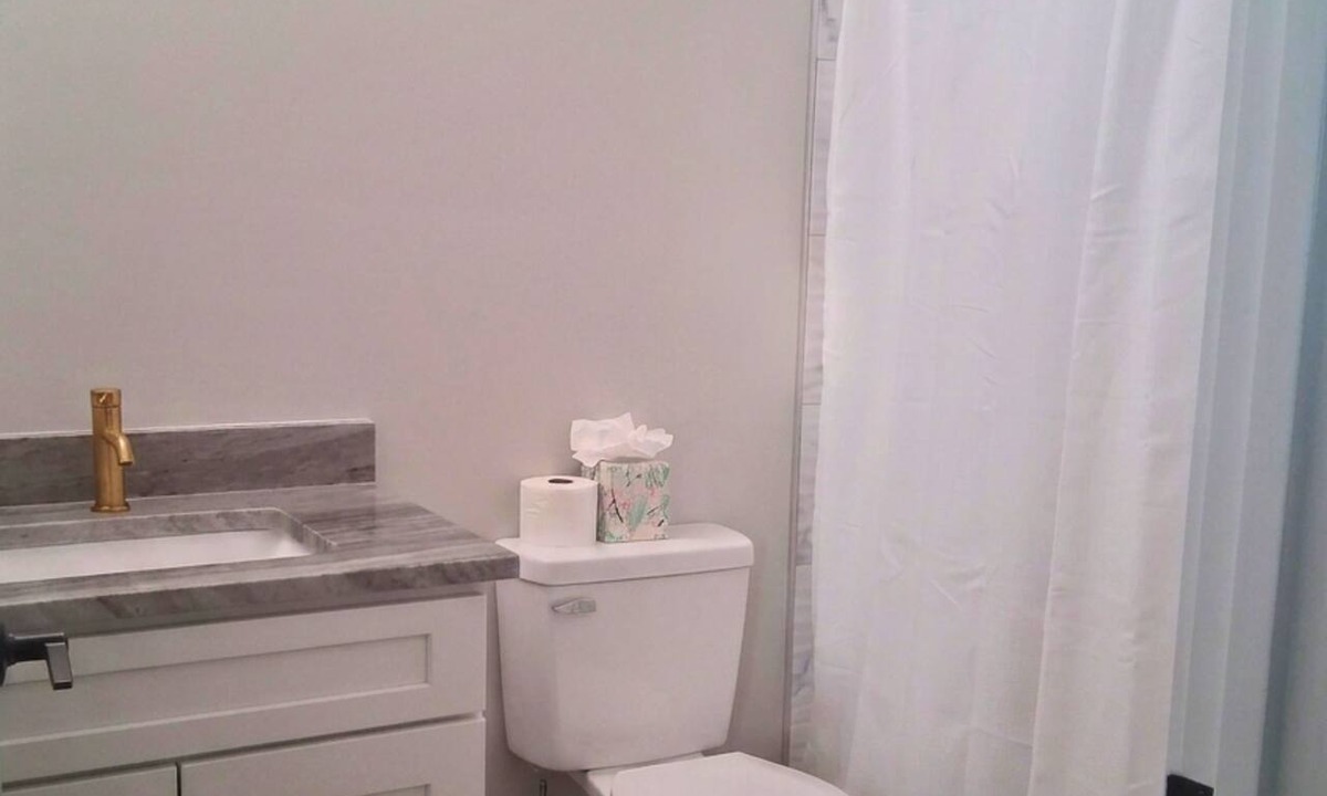 Biloxi Hotel | Newly Built 3-bedroom hotel with AC in charming Ocean Springs