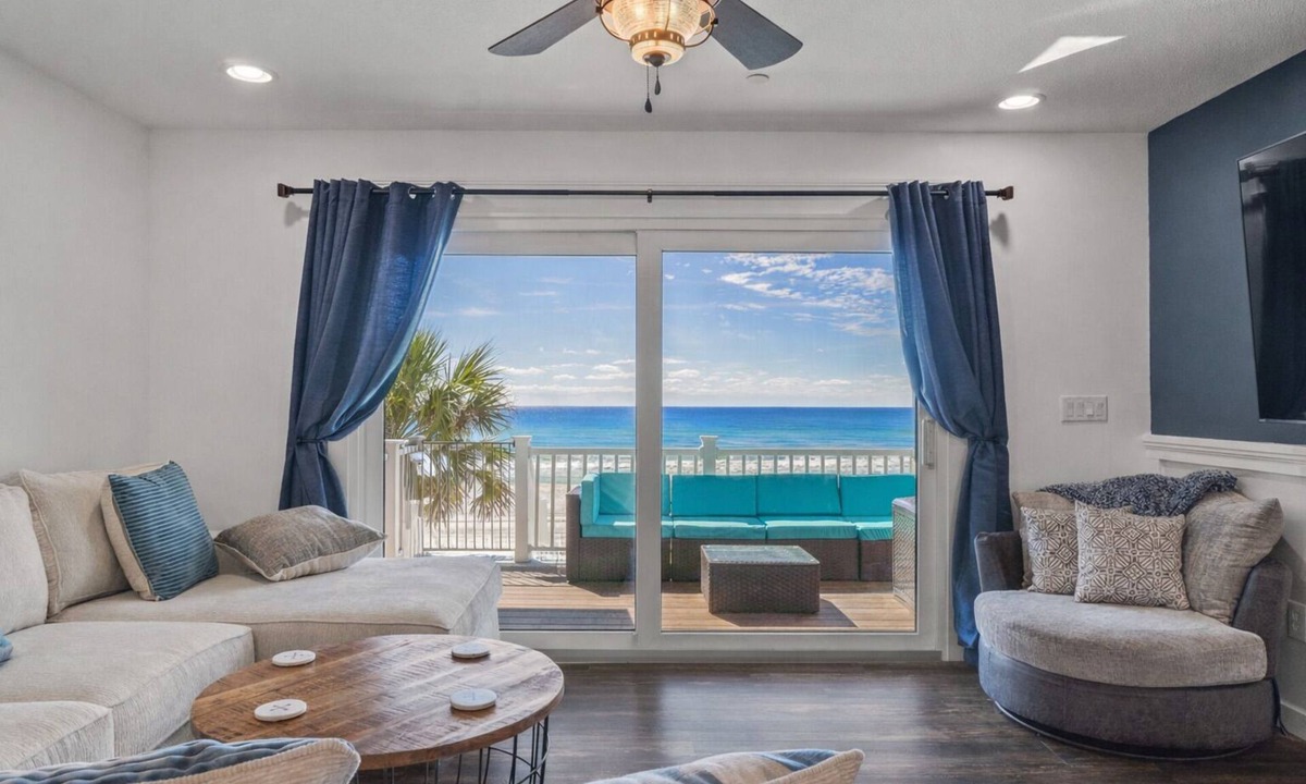 El Centro Beach House | Newly remodeled beachfront townhome - Sleeps 14