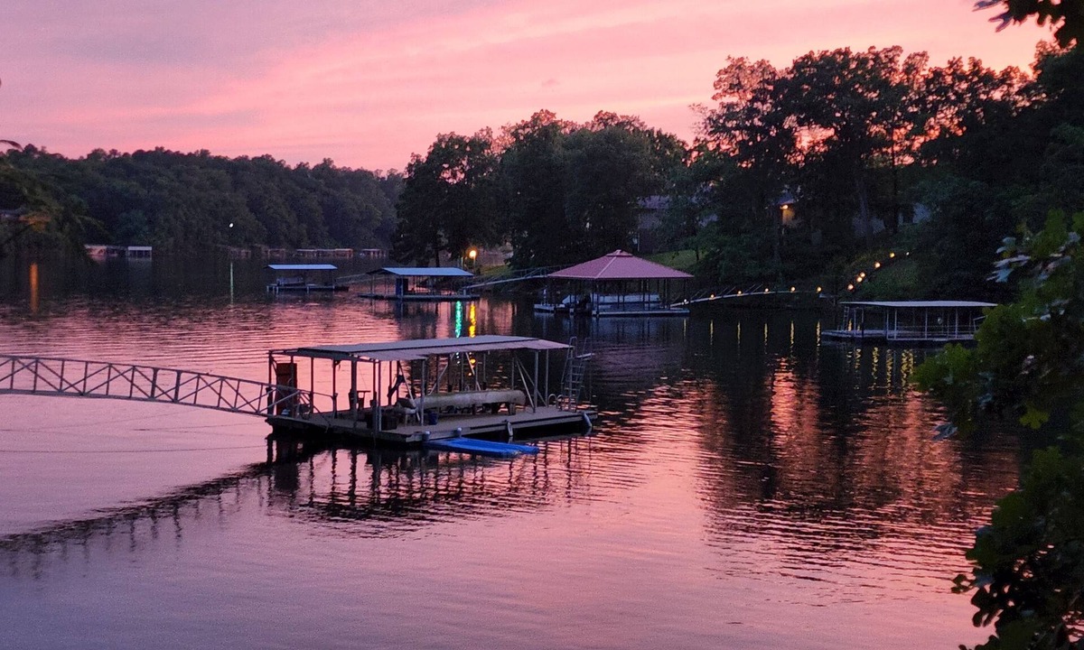 Cullman House | Newly Remodeled! Sleeps 16-Tons of amenities & private multi-level dock