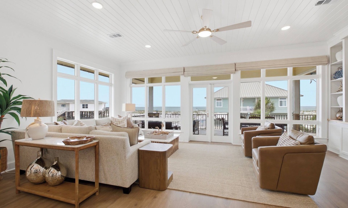 Villa Segunda House | Newly Remodeled Designer's Luxury BeachHome/Amazing views,POOL,10 steps to sand!