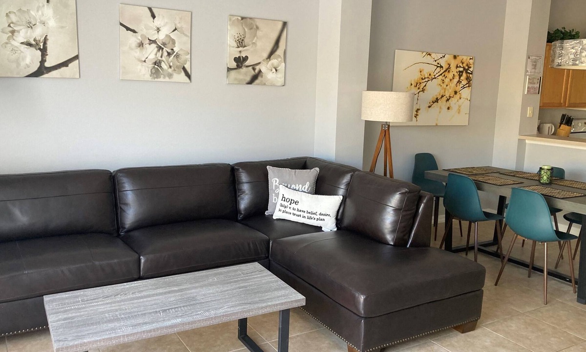Kissimmee House | Newly Renovated - Family Friendly - Backs onto Pond - WiFi - Close to Disney