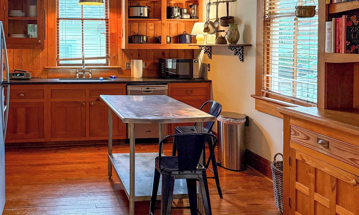 Beauregard Town Historic District House | Newly Updated Historic Baton Rouge Home, Near LSU & Downtown-3 BR/Sleeps 6