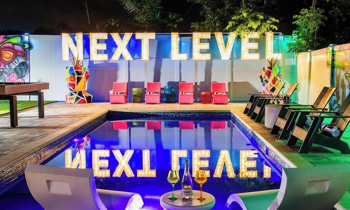 Northwest Orlando House | Next Level Orlando: Space Surf Springs Pool+Games