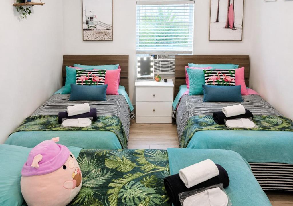 Midtown House | Nice 2 Twin bedroom - Best central location in Miami - Luggage storage, parking and Laundry for free!