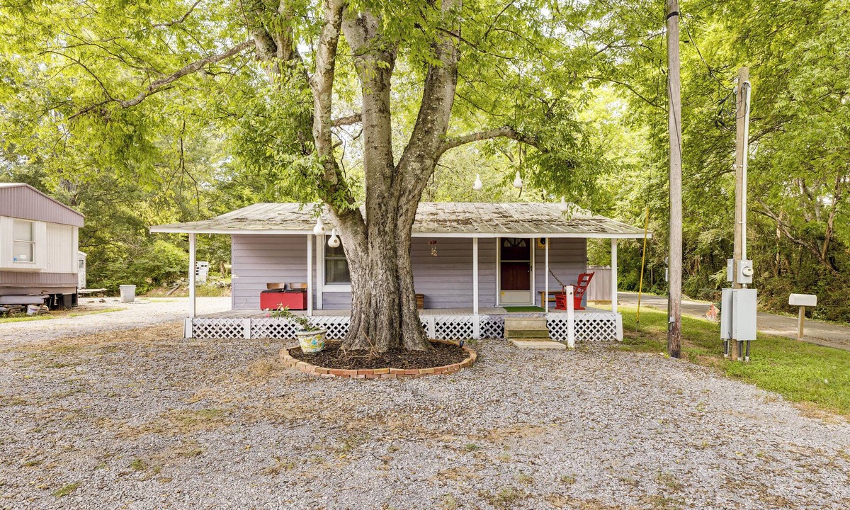 Langston Cabin | No Pet Fee! Family Cabin 2 Mi to Lake Guntersville
