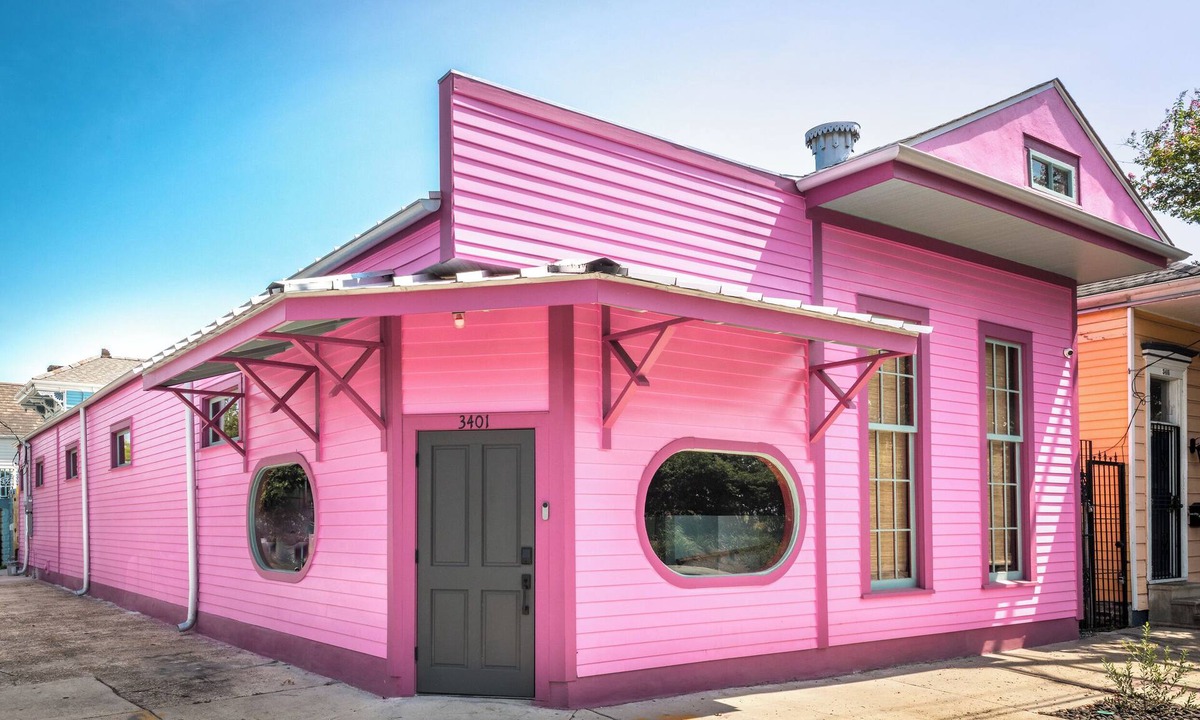 Bywater House | Nola Pink Palace sleeps 10. .5 miles away from French Quarter