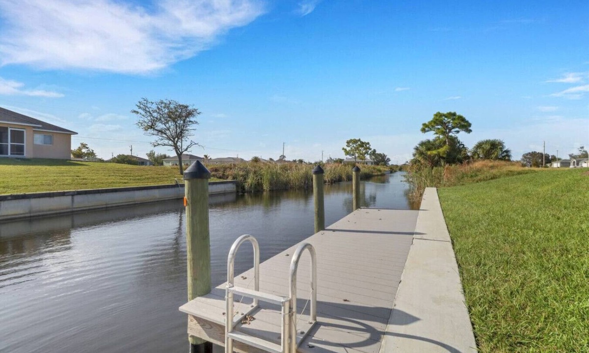 Diplomat House | Oasis W/Heated Salt Water Pool & Private Pier! Great for 2 Families!