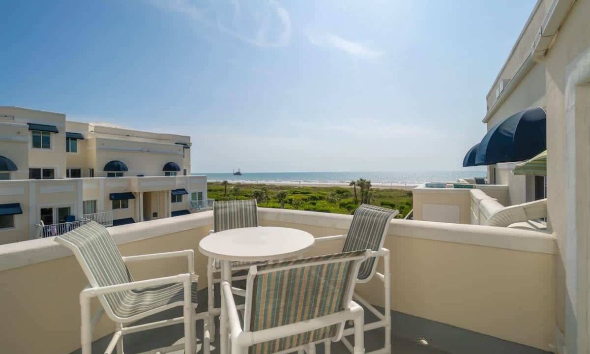Cape Caneveral Beach Gardens Condo | Ocean View, 2 Primary Suites, Heated Pool, Beach