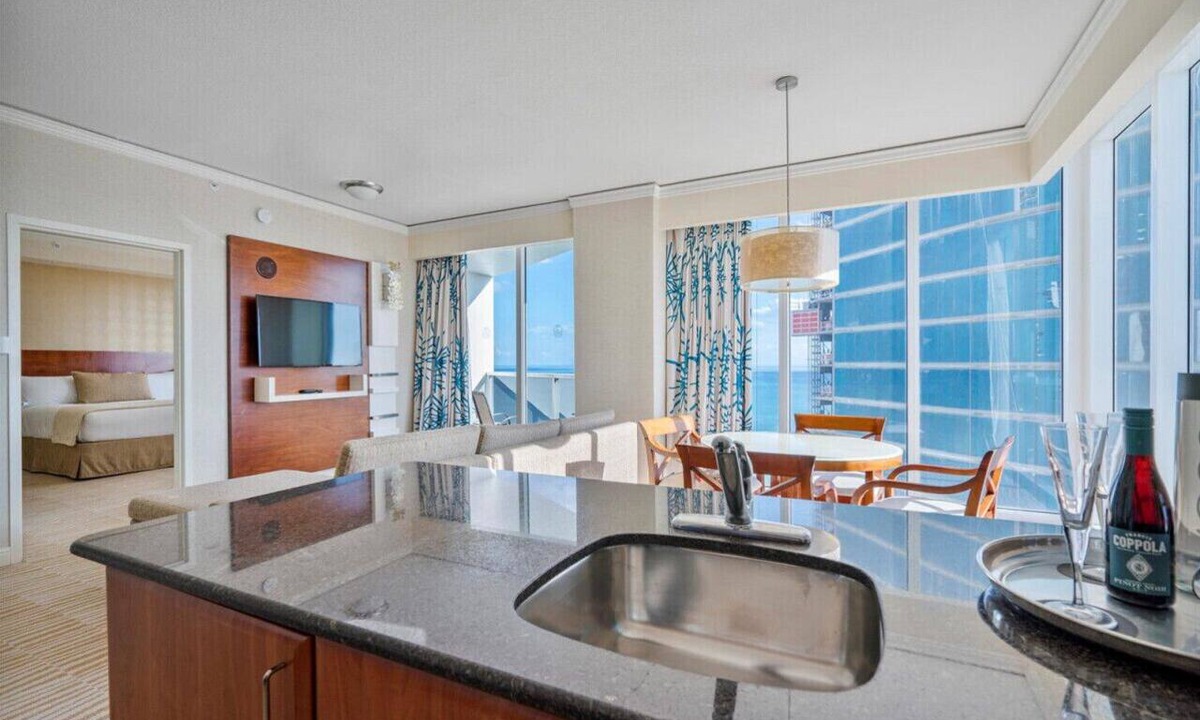 Sunny Isles Beach Hotel | Ocean View Apartment w/Kitchen in Luxury Beach Resort