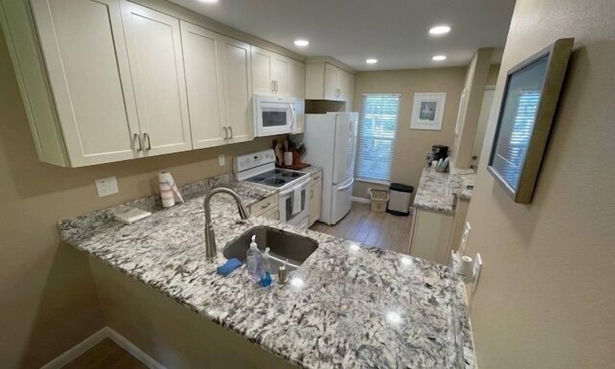 Point East Condo | Ocean View Ground Floor 2/2