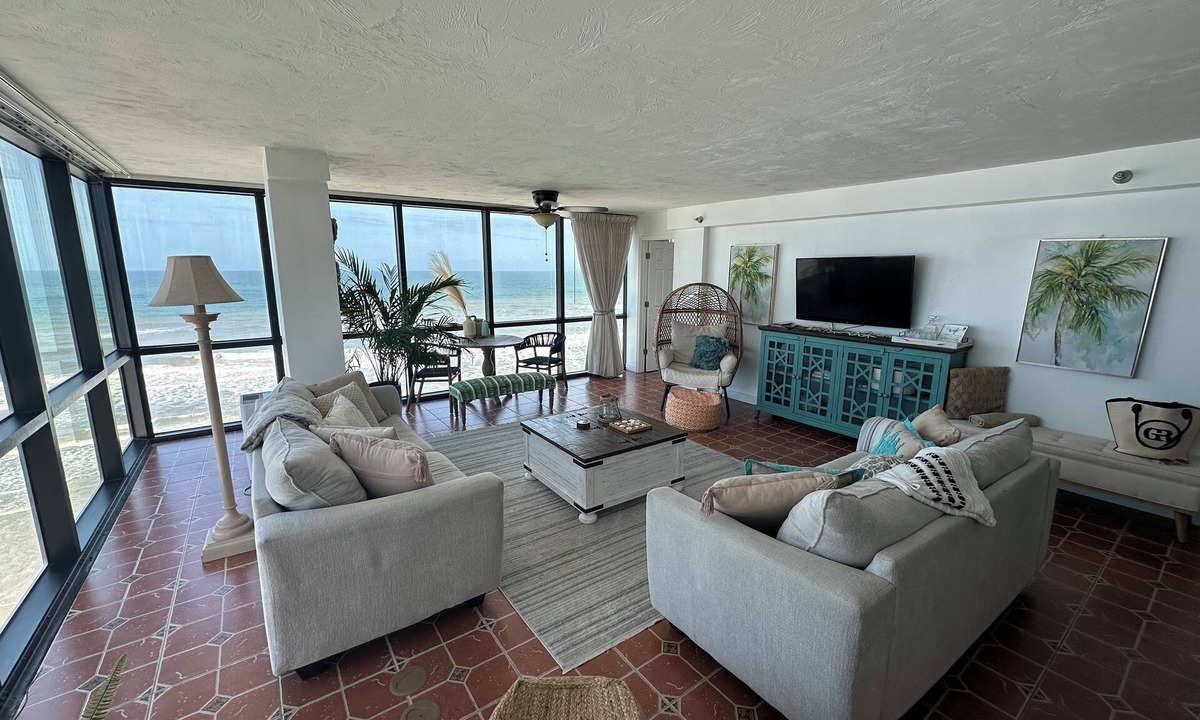 Schulte Park Apartment | Oceanfront- 2 bedroom-rooftop pent house on one of the most popular beaches 🌴