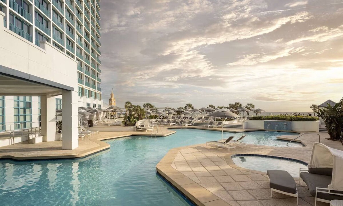 Brush - Stewarts Apartment | Oceanfront Resort | Pool, Gym & Volleyball Court Steps from the Beach