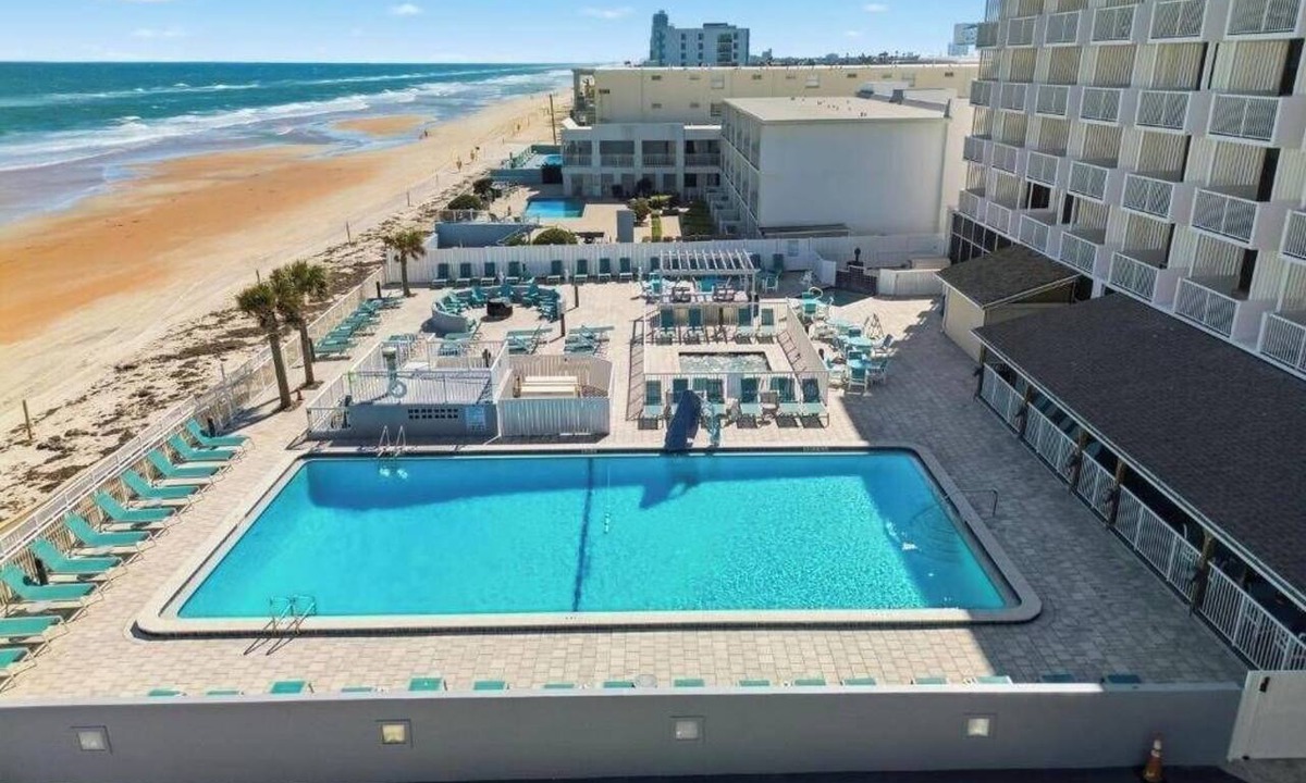 Ormond Beach Park Condo | Oceanfront Studio | Balcony + Pool | Sleeps 4