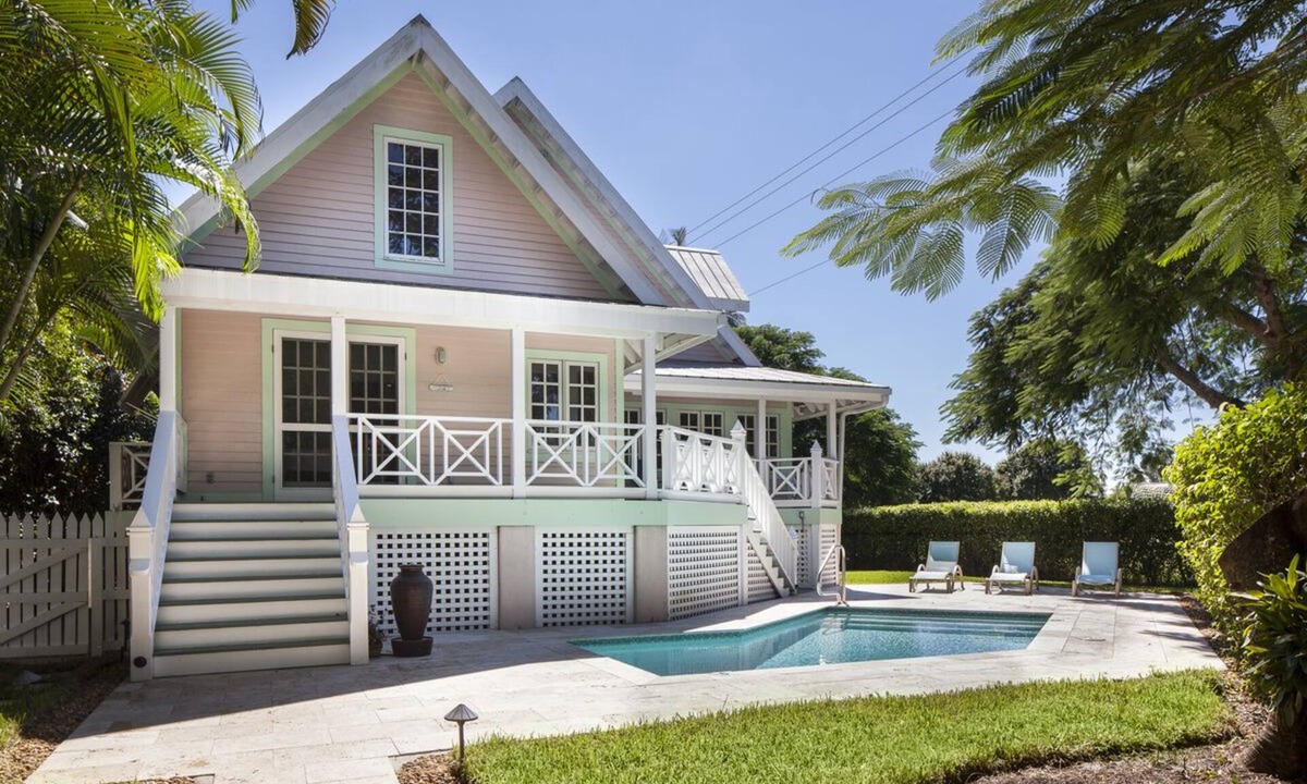 Old Naples House | Old Naples walk to Beach and Fifth Ave