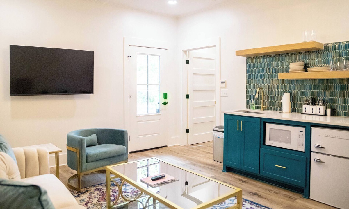 Biloxi House | On Government St! Walk to restaurants, bars & shopping! The Vincent C