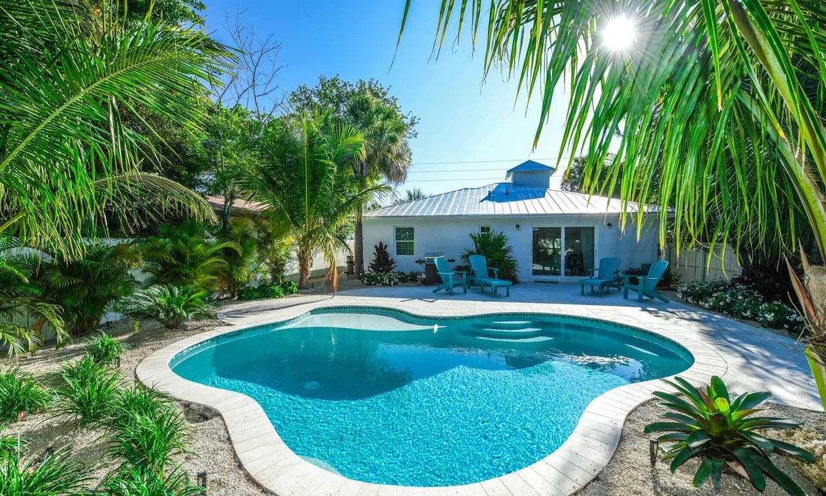 Ilexhurst House | One block to beach! 3 bedroom home with pool and backyard oasis.
