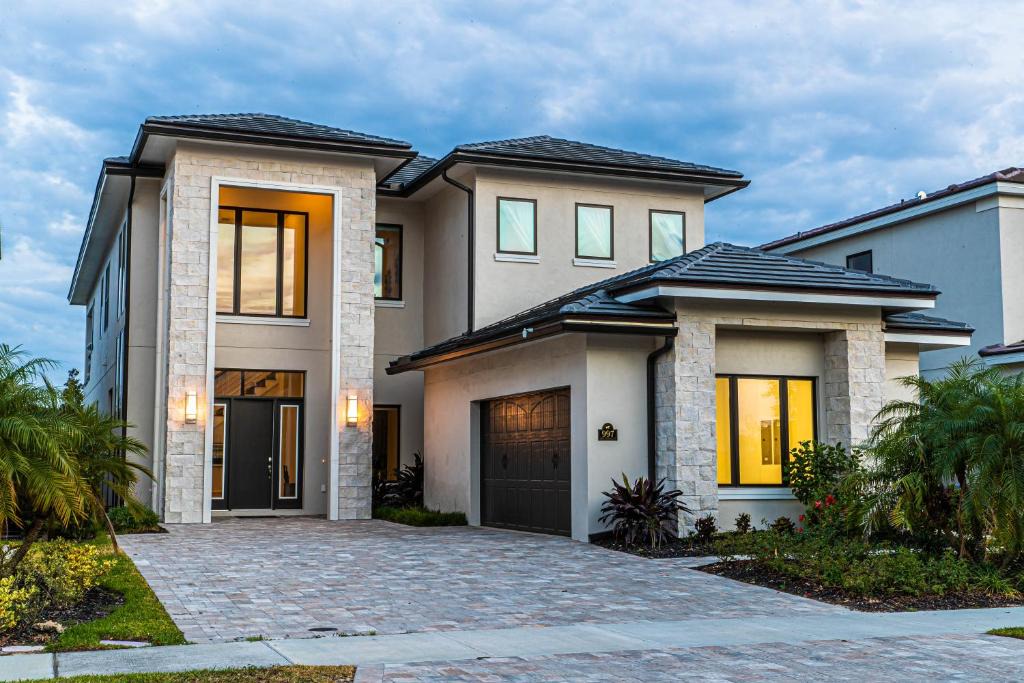 Reunion House | ONIP - Beautiful Home in Bears Den Near Disney with Private Pool, Movie Room, Pool Table & Resort Amenities - 997JN