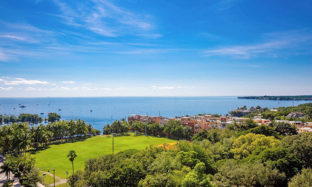 Coconut Grove Apartment | Open-Concept Corner Suite | Grove Walkability