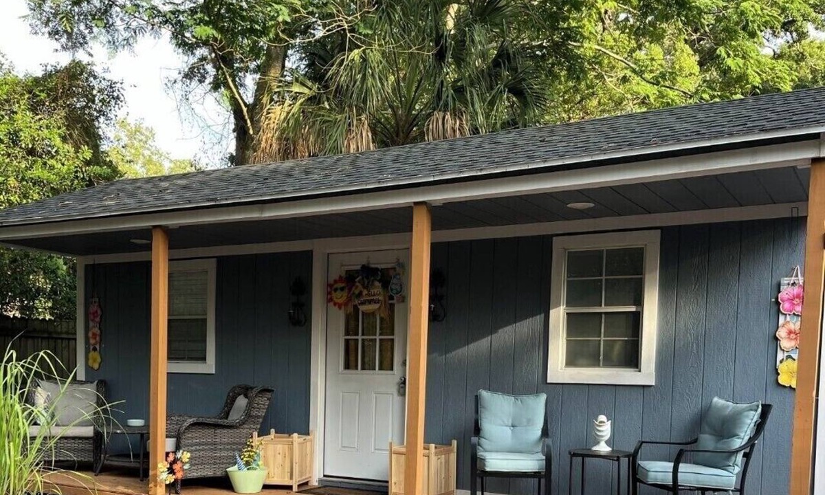 Southwest Orlando House | Orlando Tiny Home retreat Near Downtown with garden, with animals and AC.