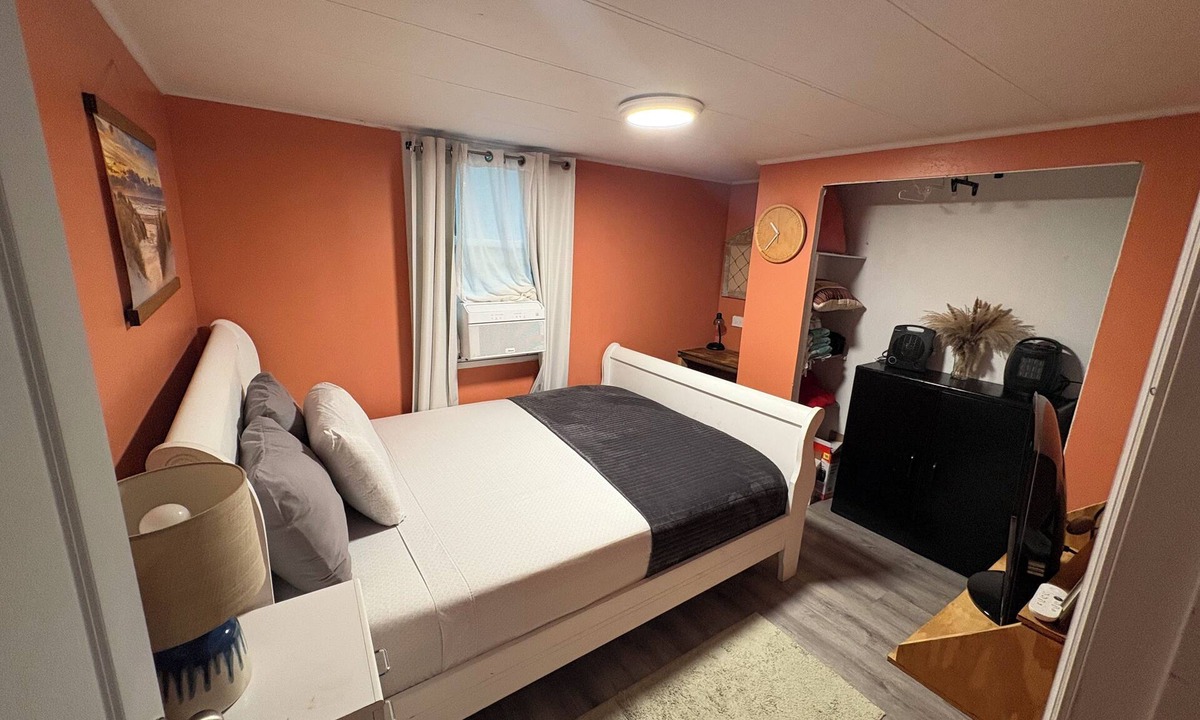 Merritt Island House | Our Cozy Tiny Home in delightful Merritt Island- 5min to KSC, 10min to cruises