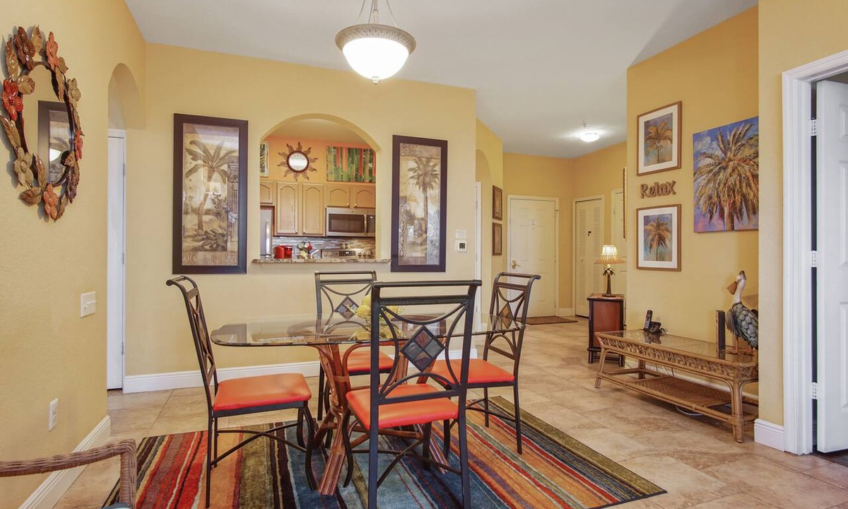 Windsor Hills Condo | Palm Tree Paradise! Bright Tropical Fun with “Frozen” Bedroom - 3 mi from WDW