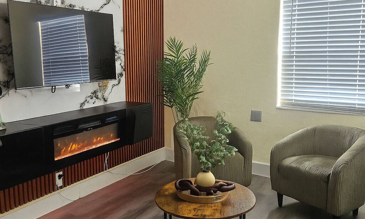 Old Seminole Heights House | Palmera House in Tampa Near Airport, Raymond James Stadium & Busch Gardens