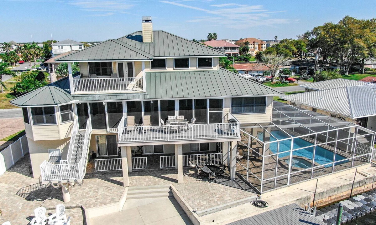 Spring Hill House | Paradise at it's finest , gulf front, Pool,Jacuzzi ,pool table ,kayaks