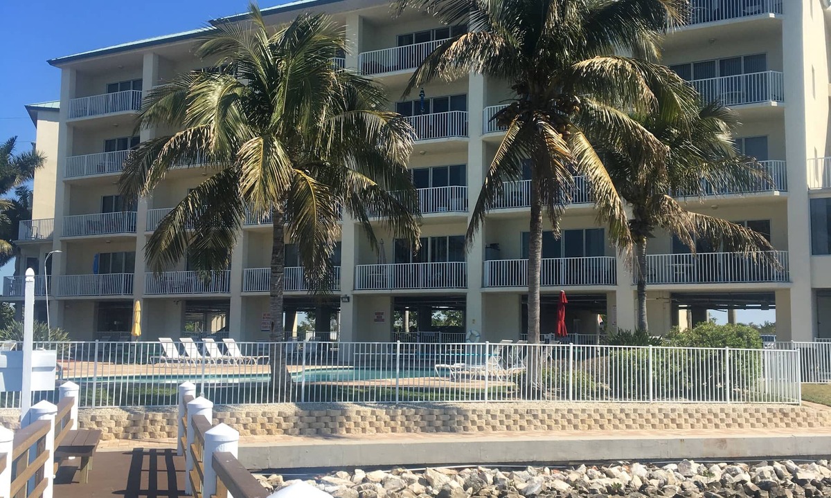 St. Petersburg Condo | Paradise Found Pet Friendly