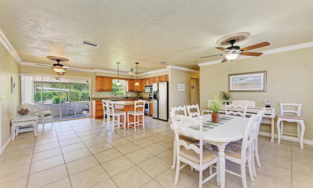 West Bradenton House | PARADISE RETREAT A 3/2 PET FRIENDLY POOL HOUSE