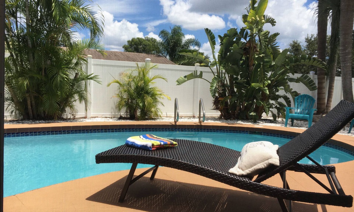 South Bradenton House | Paradise Retreat with HEATED POOL- Need We Say More