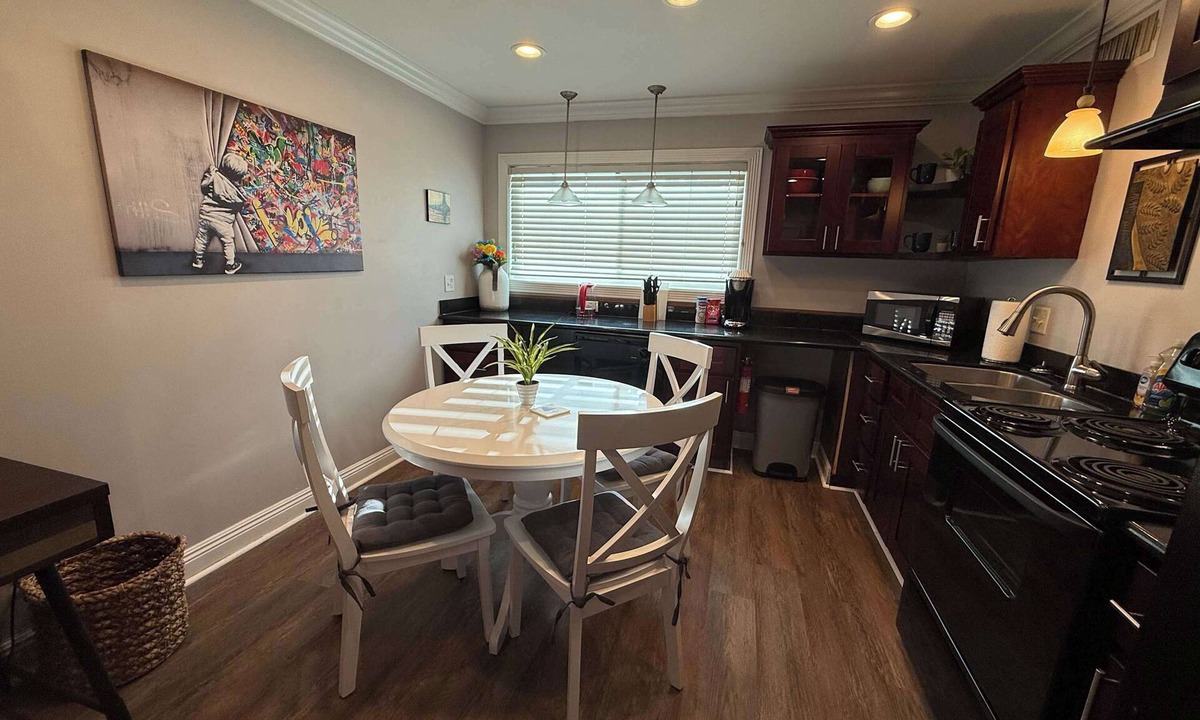 Highlands - Perkins Apartment | Parking | 5 min downtown | WD | TV bedroom | Pool