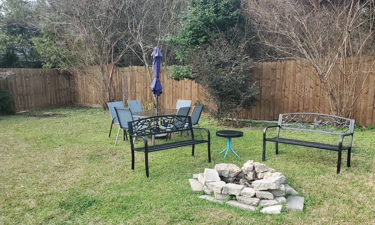 South Pensacola House | Parrot House Pensacola. Stand alone home perfect for families.