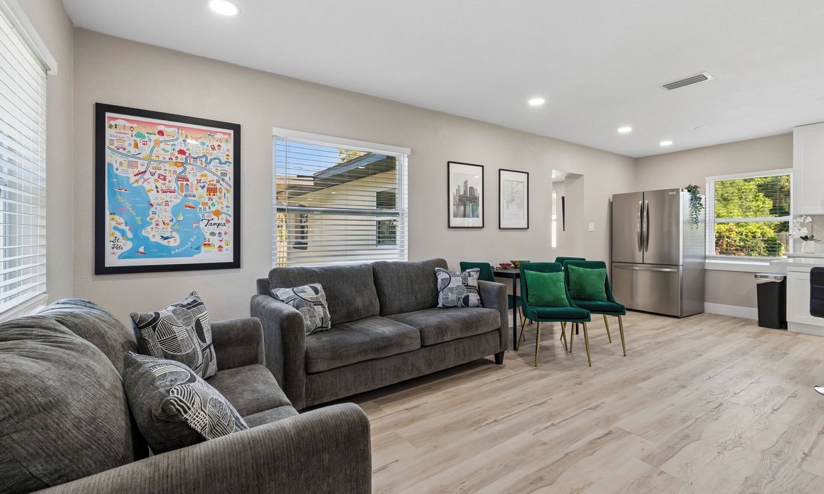Beach Park House | Peaceful 5-bedroom Stylish Tampa Retreat. Prime Tampa Location